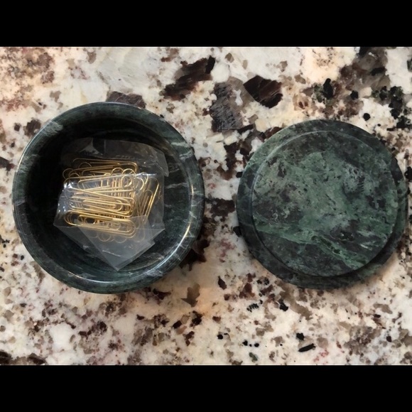 Marble jewelry round box or paper clip holder - Picture 4 of 8